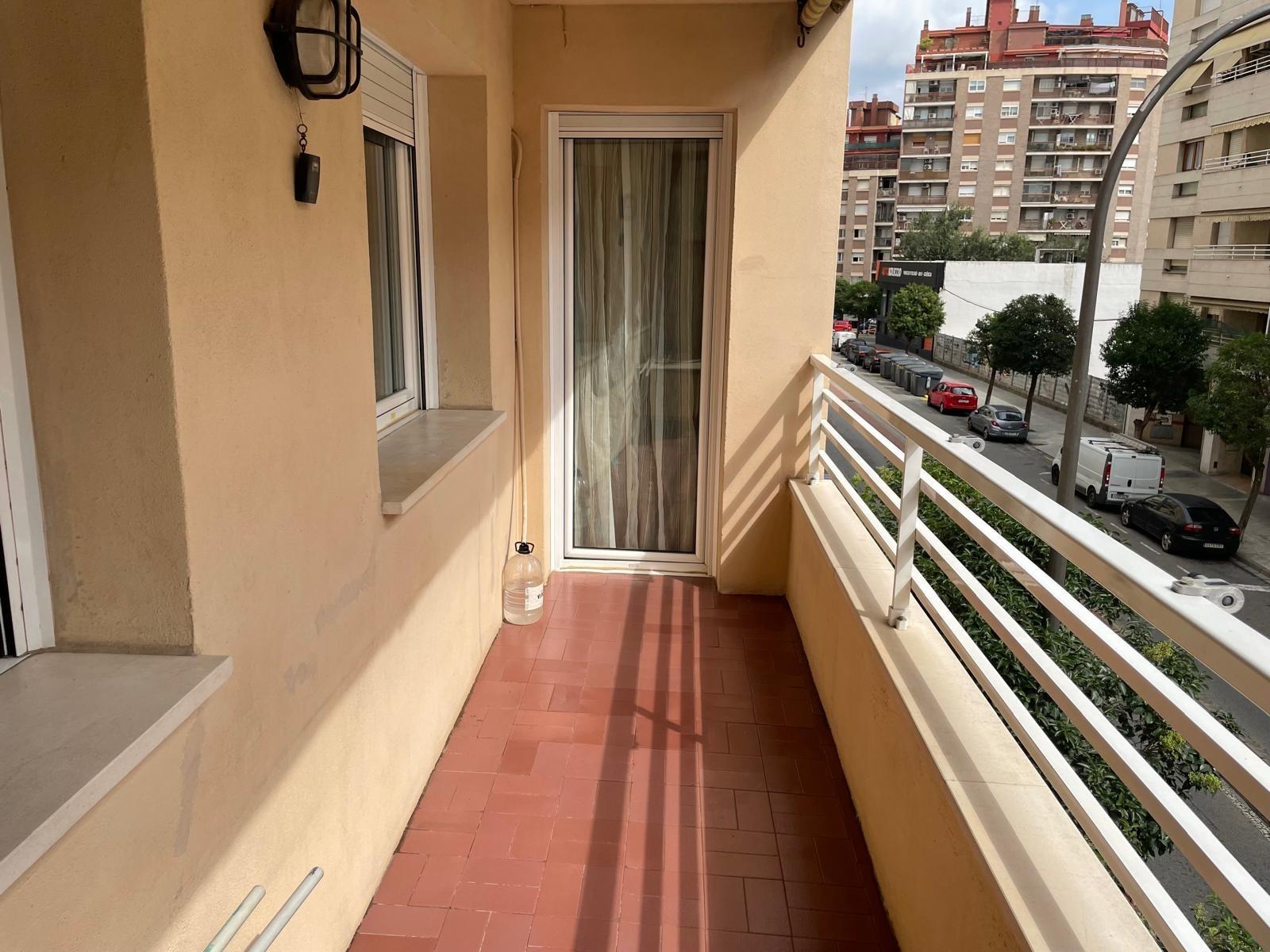 AMPLIO PISO DE 4 DORMITORIOS EN REUS – LUMINOSO Y BIEN UBICADO (GARAJE OPCIONAL)