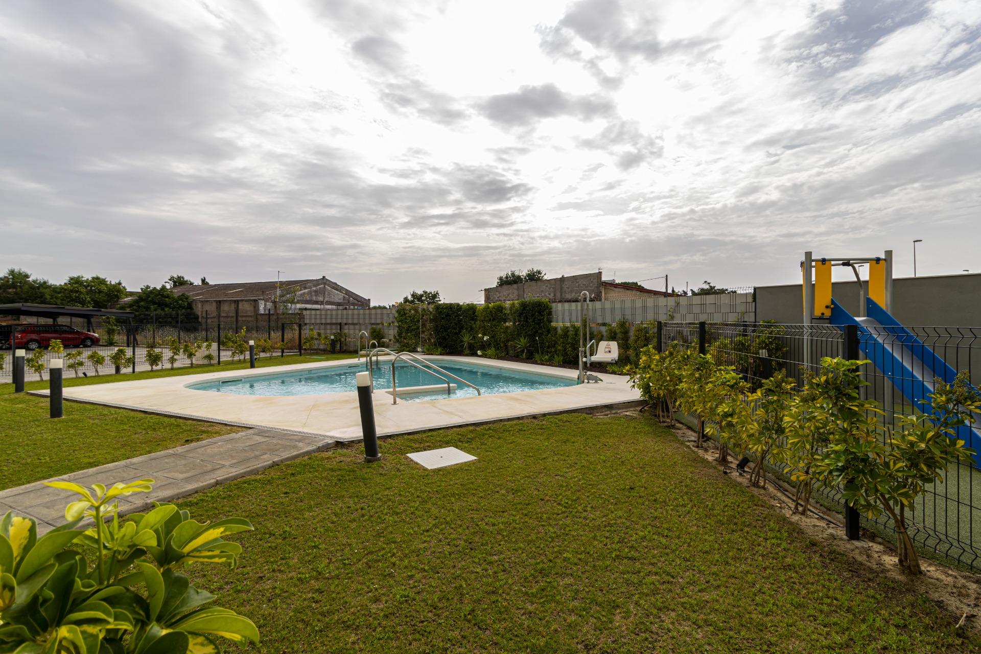 ESTUPENDA EN URBANIZACIÓN PRIVADA EN AVENIDA JUAN CARLOS I