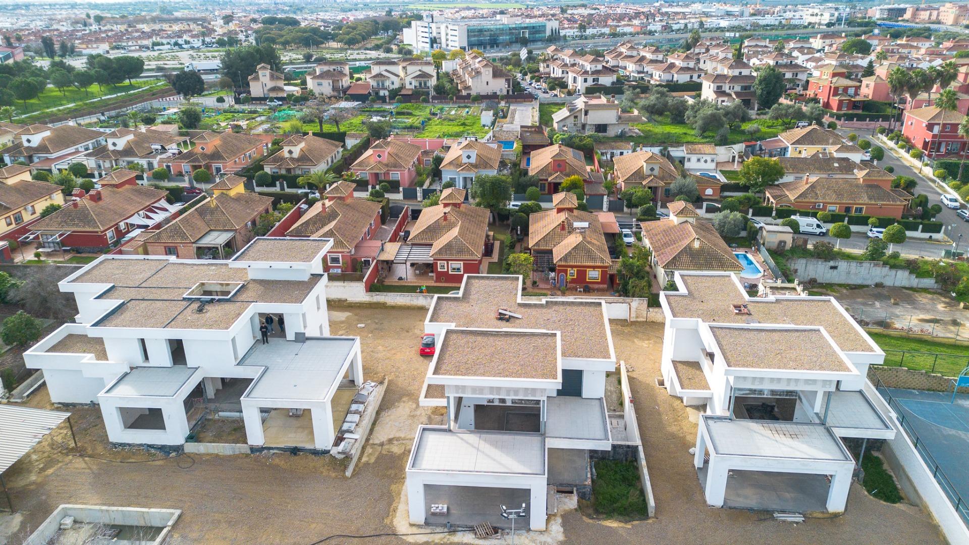 Promoción de 3 magníficos chalets independientes en Gines