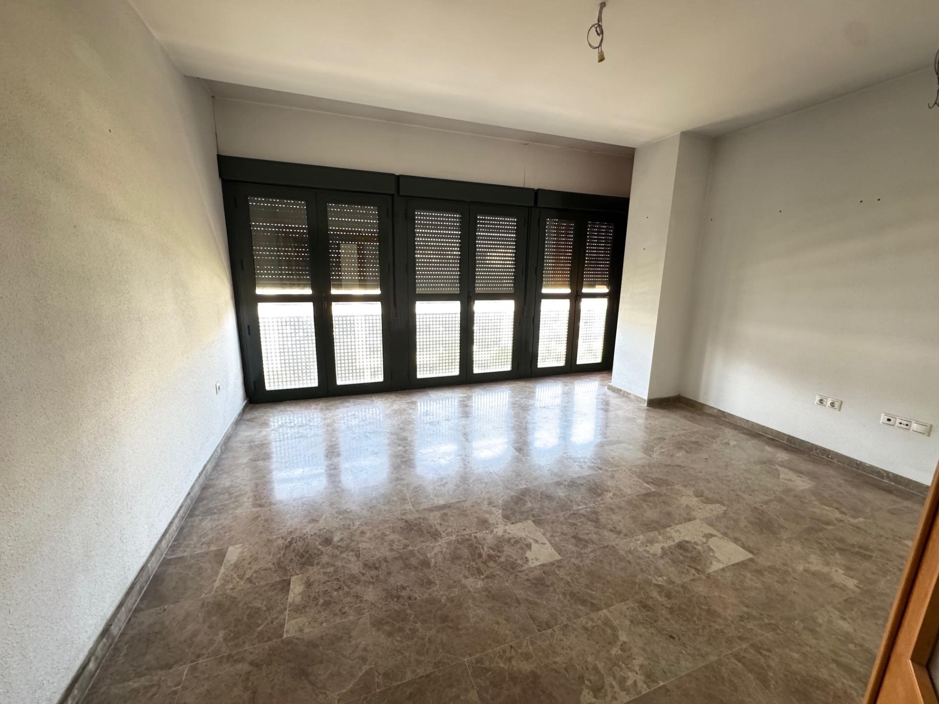 "OPORTUNIDAD CON GARAJE EN CAMAS"