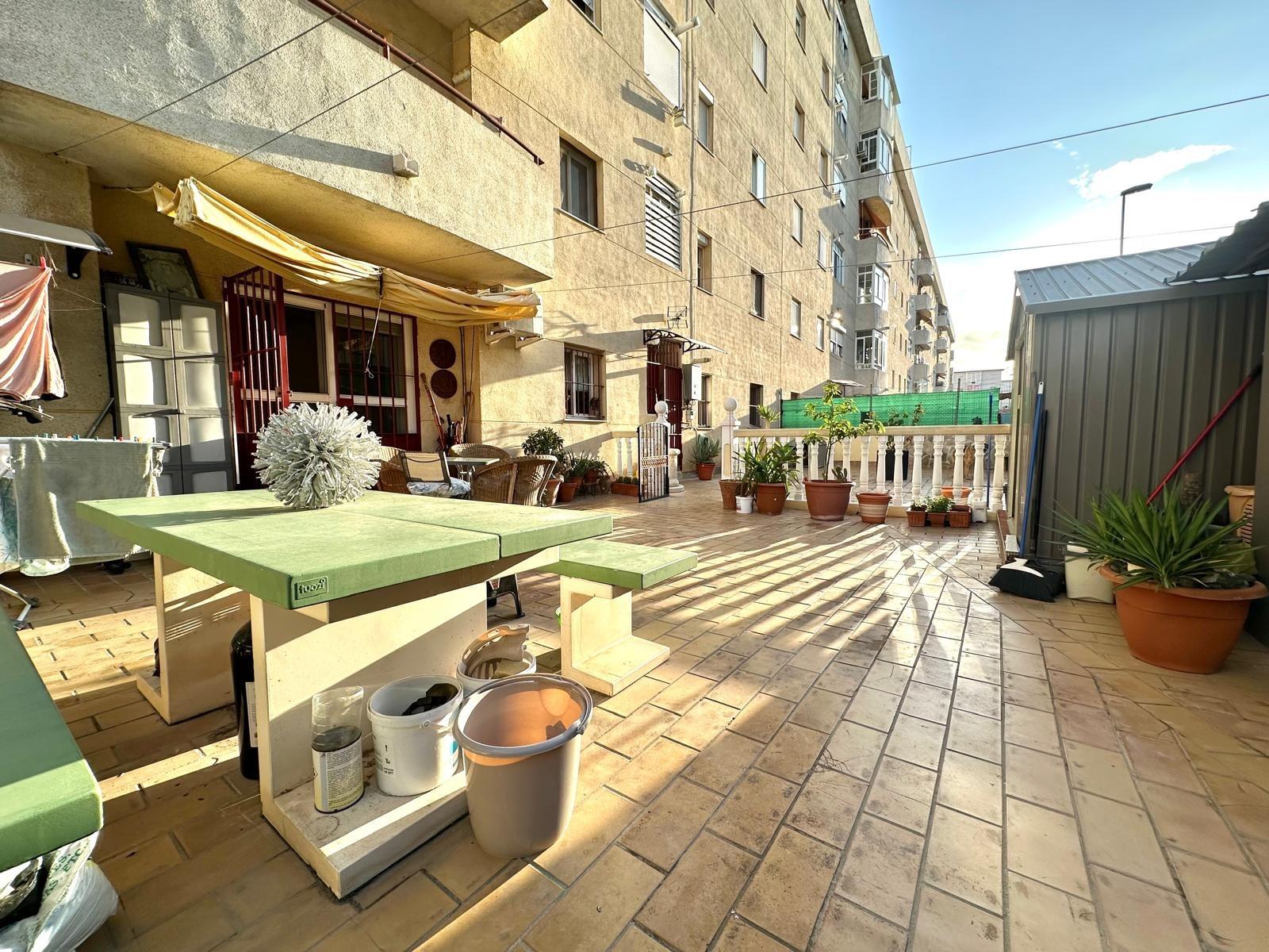 ¿BUSCAS UN PISO REFORMADO, CON UN PATIO INCREIBLE?