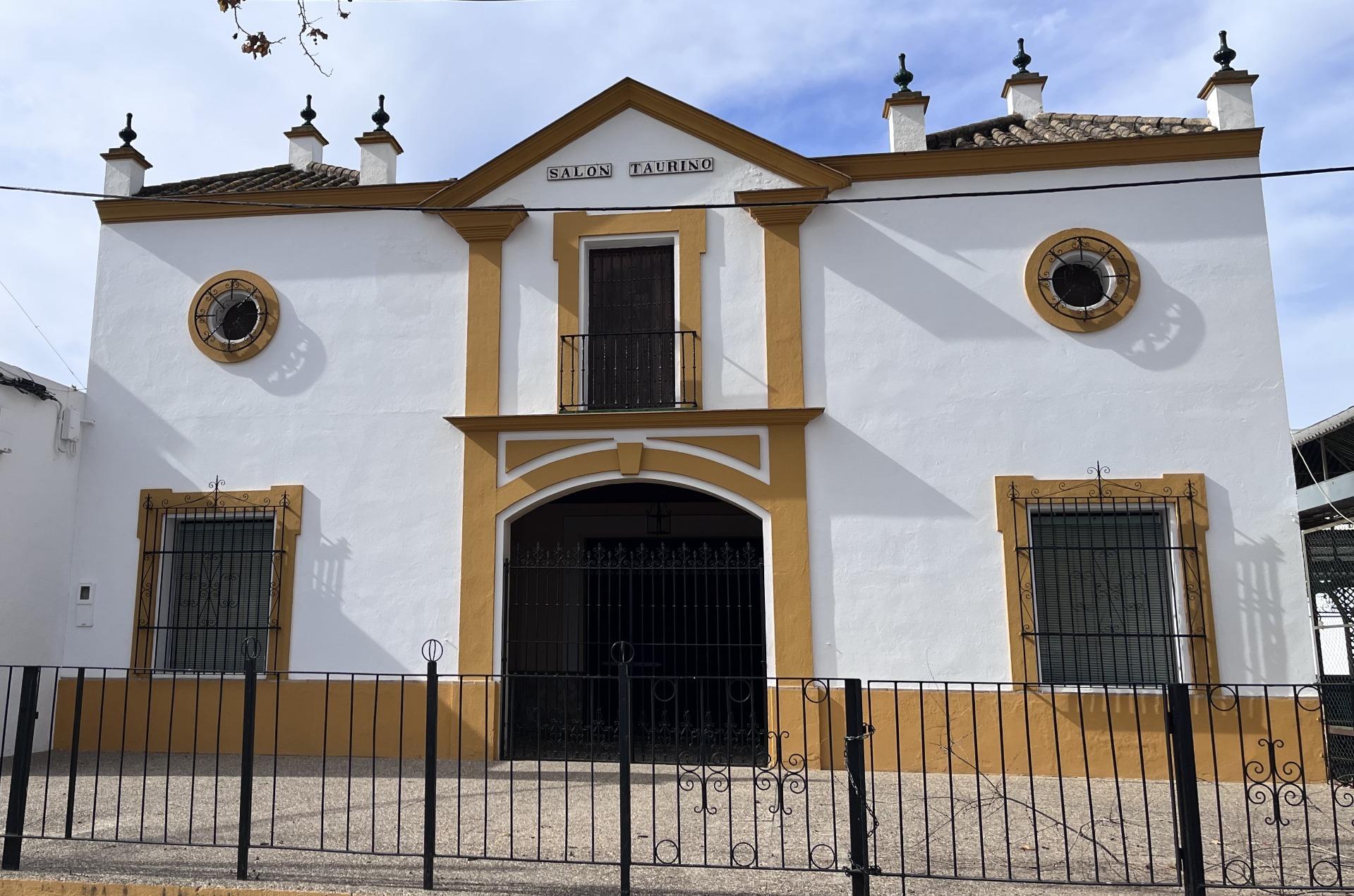 GRAN SALÓN DE CELEBRACIONES listo para comenzar actividad en LORA del RIO