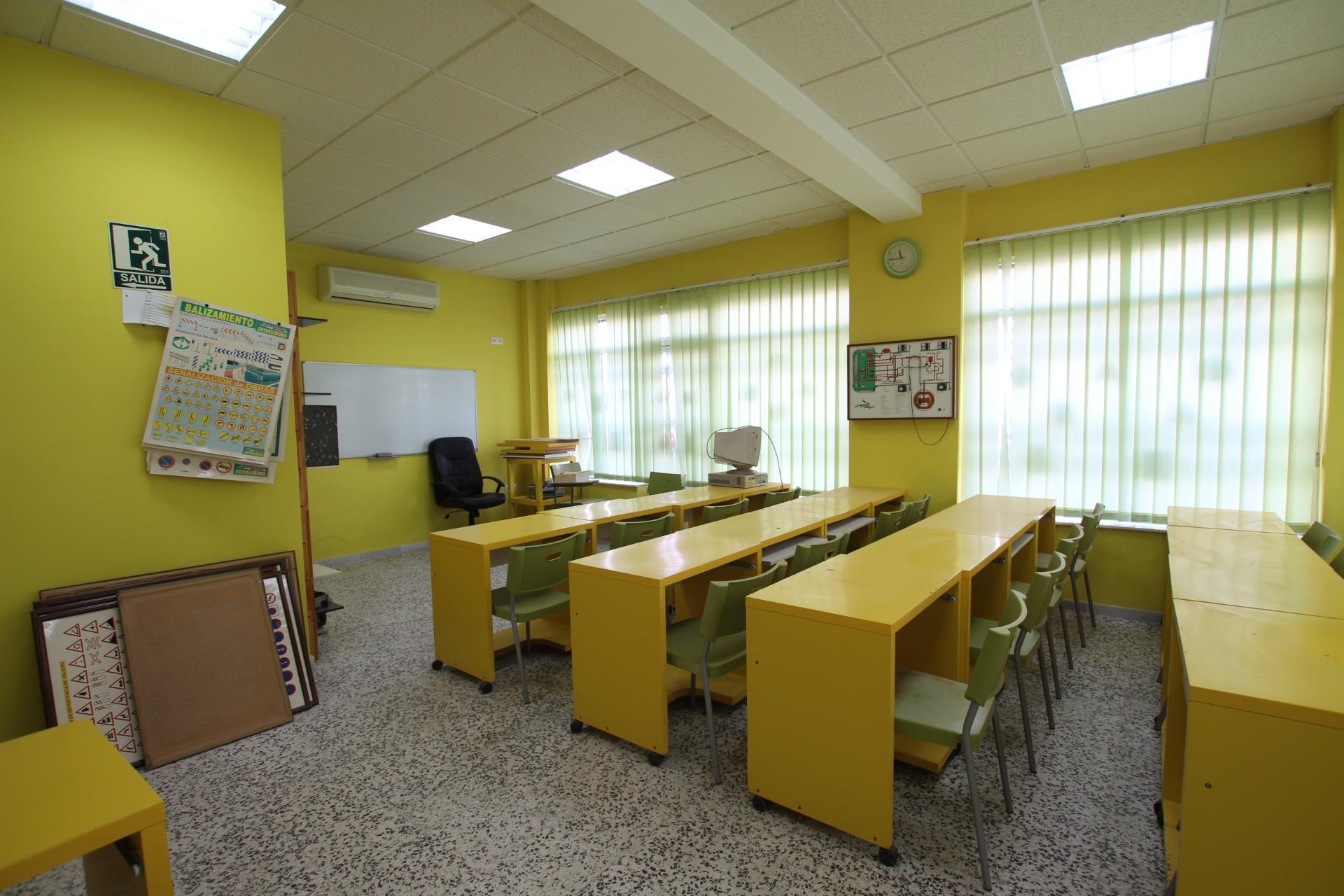 LOCAL CON LICENCIA EN ZONA OESTE