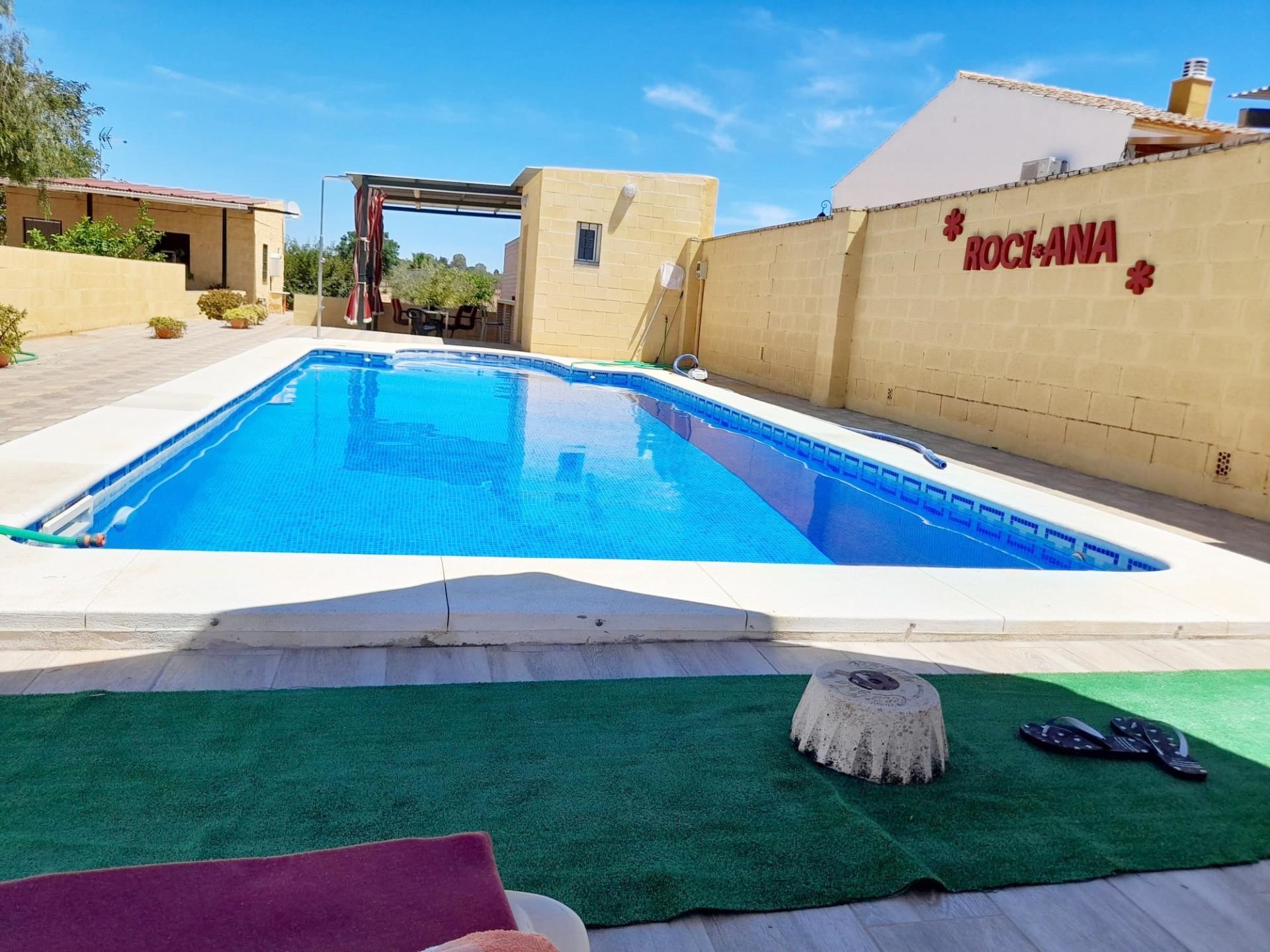 Casa de recreo, piscina y cuadras en una finca rustica de 4.175 M2.