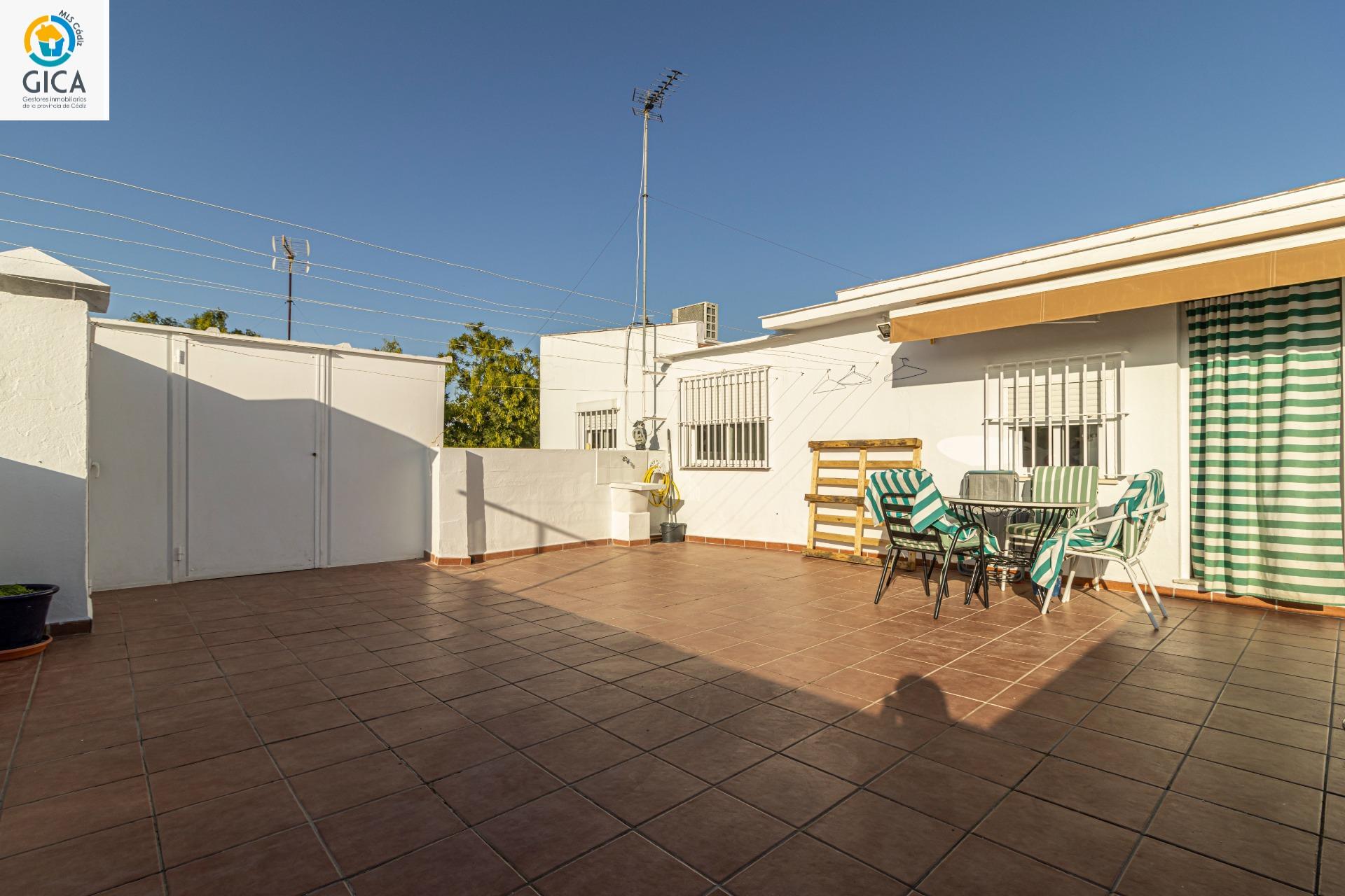 Amplia Casa en Barriada España, Jerez de la Frontera - Perfecta para Familias