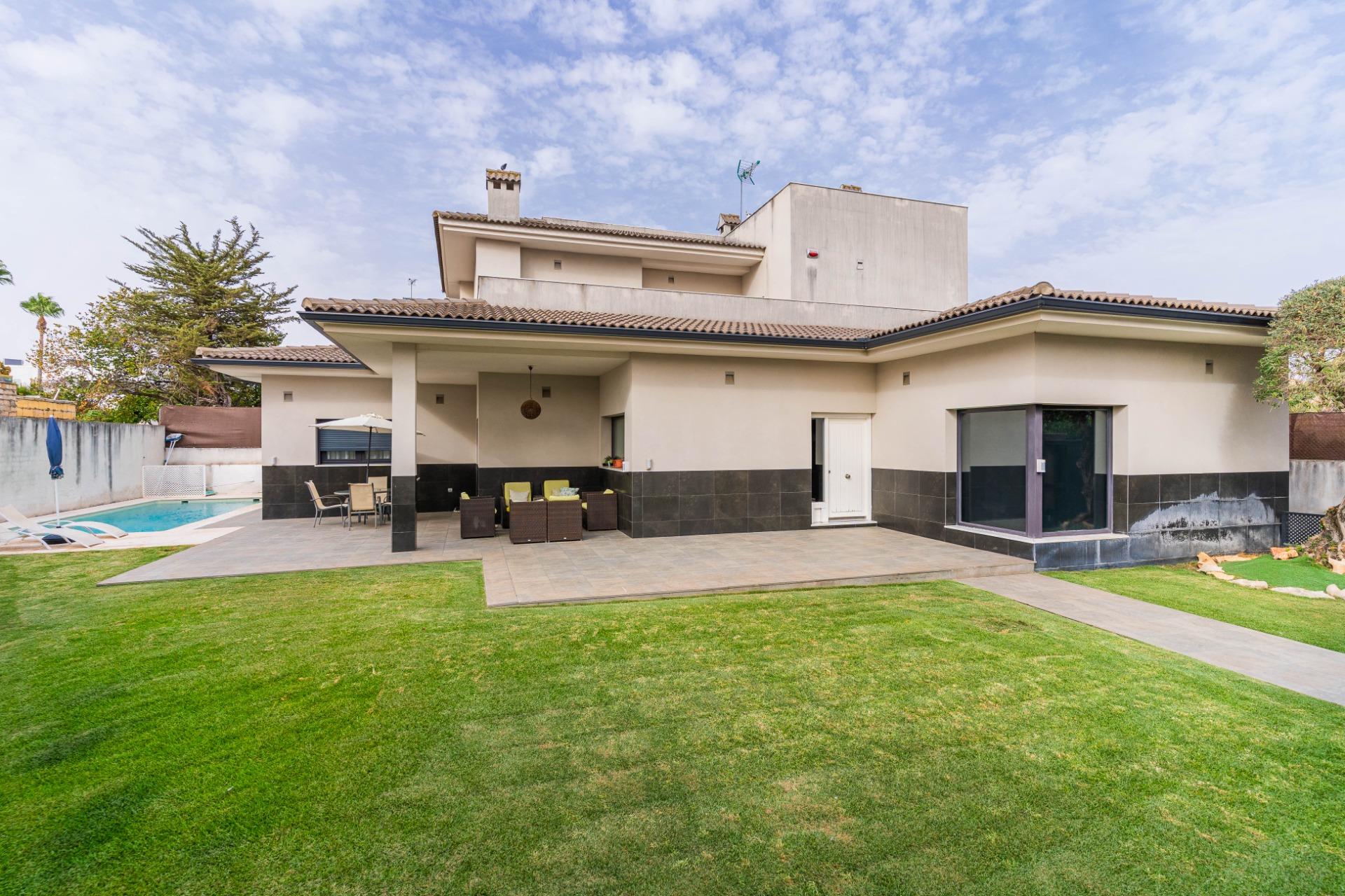 MAGNÍFICO CHALET EN EL ALTILLO EN JEREZ DE LA FRONTERA