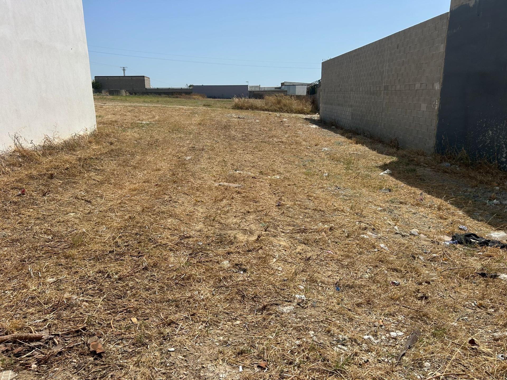 Parcela de 270 m2 en Bda. de las Frutas