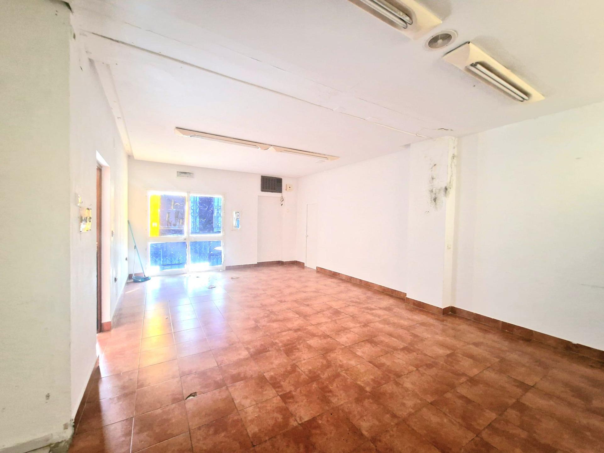 Local con patio y gran potencial en zona residencial de San José del Valle – 92 m² construidos