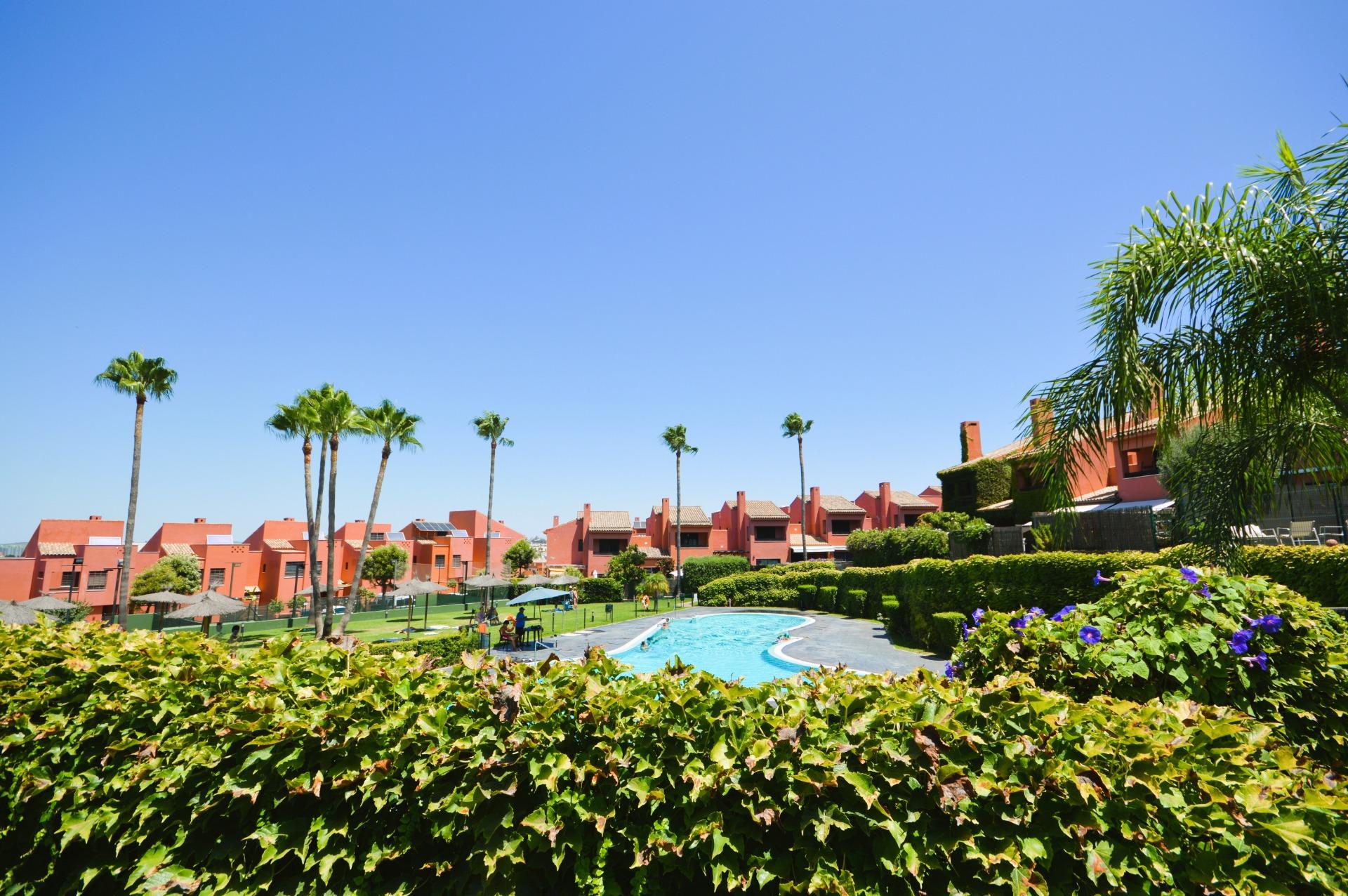 CASA ADOSADA RESIDENCIAL LAGUNA GOLF