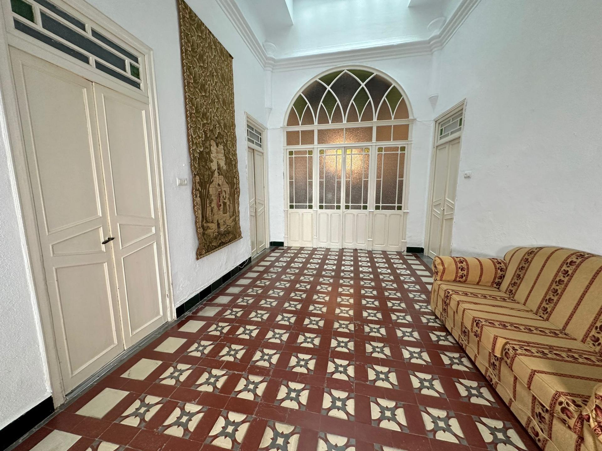 Local comercial + Casa en planta baja en calle Real, frente al Centro de Congresos