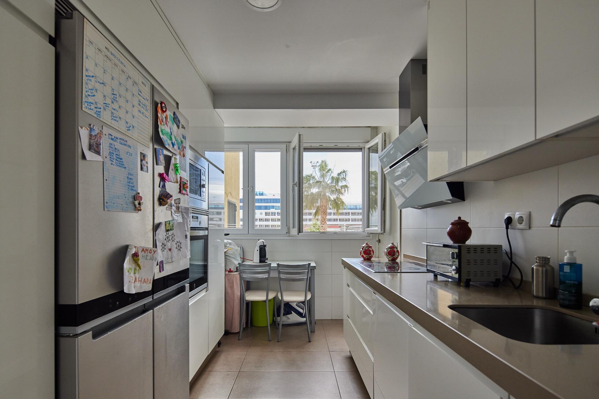 TRES DORMITORIOS CON ASCENSOR Y GARAJE EN TRES CARABELAS