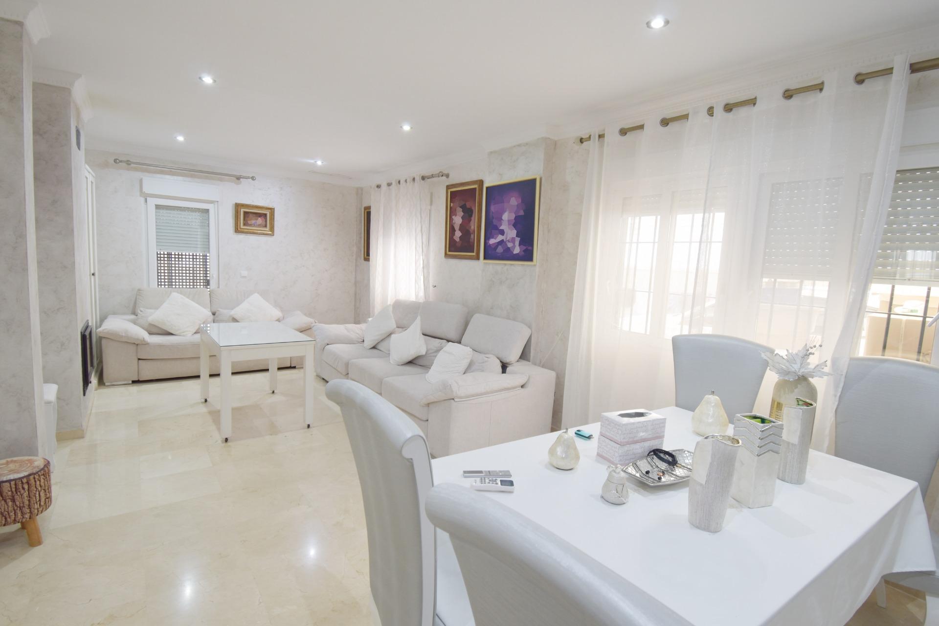 🏡 ¡ESPECTACULAR CASA PAREADA EN CAMPO DE GOLF! 🏌️‍♂️✨